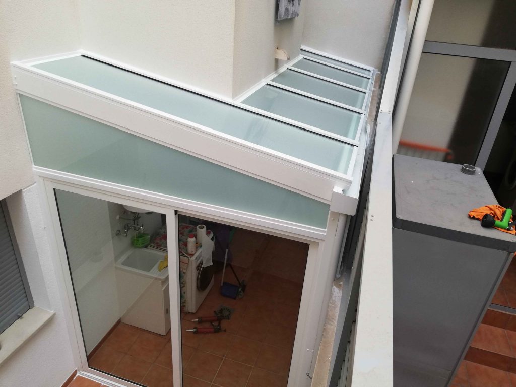 Techo móvil terraza Corsam Cerramientos Viator Almería motorizado manual